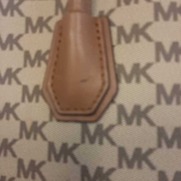 Authentic Michael Kors Purse - Picture 8 of 8